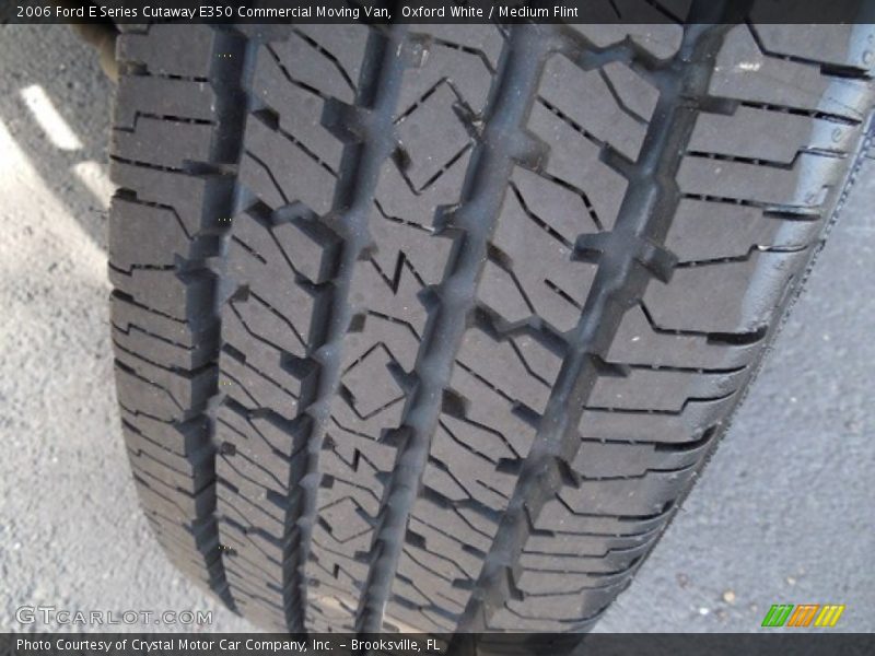 Oxford White / Medium Flint 2006 Ford E Series Cutaway E350 Commercial Moving Van