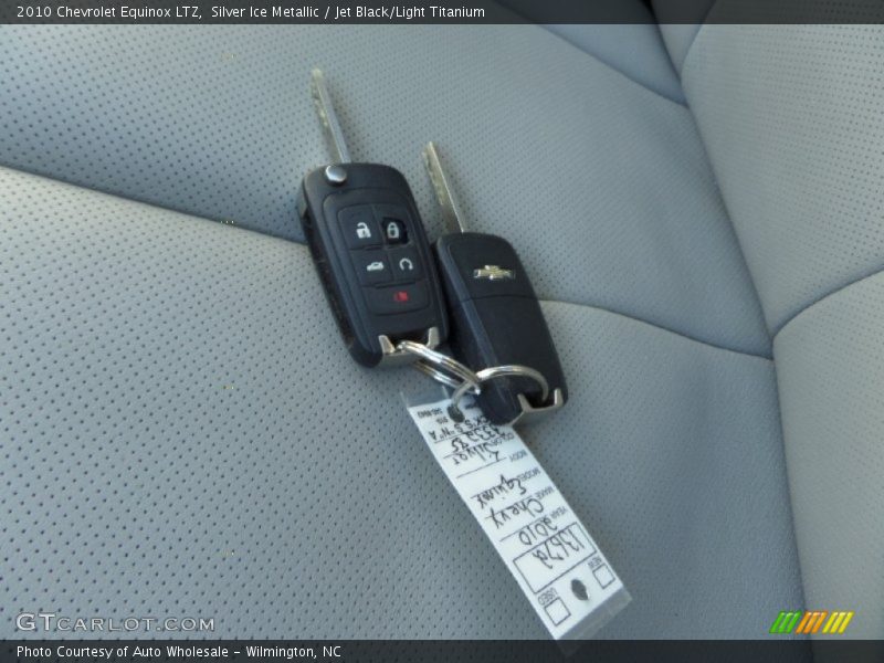 Silver Ice Metallic / Jet Black/Light Titanium 2010 Chevrolet Equinox LTZ