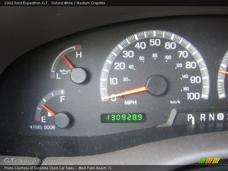 Oxford White / Medium Graphite 2002 Ford Expedition XLT