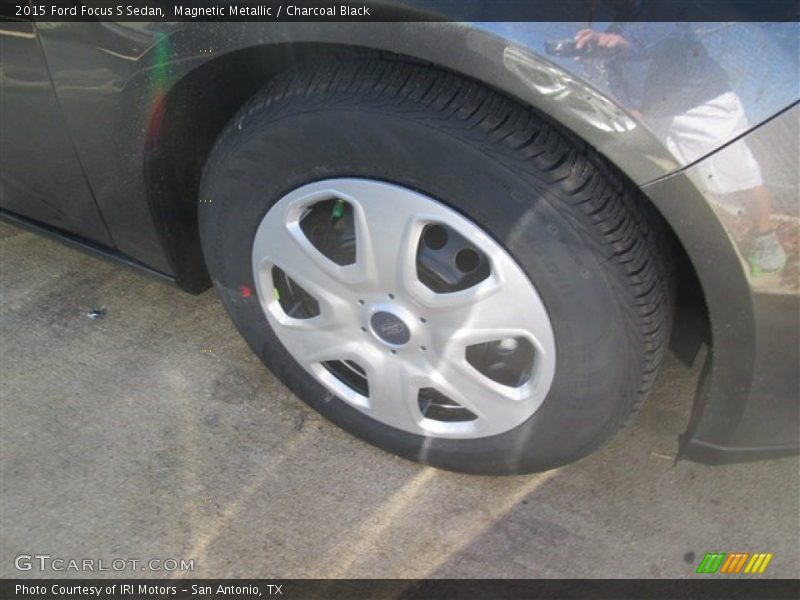 Magnetic Metallic / Charcoal Black 2015 Ford Focus S Sedan