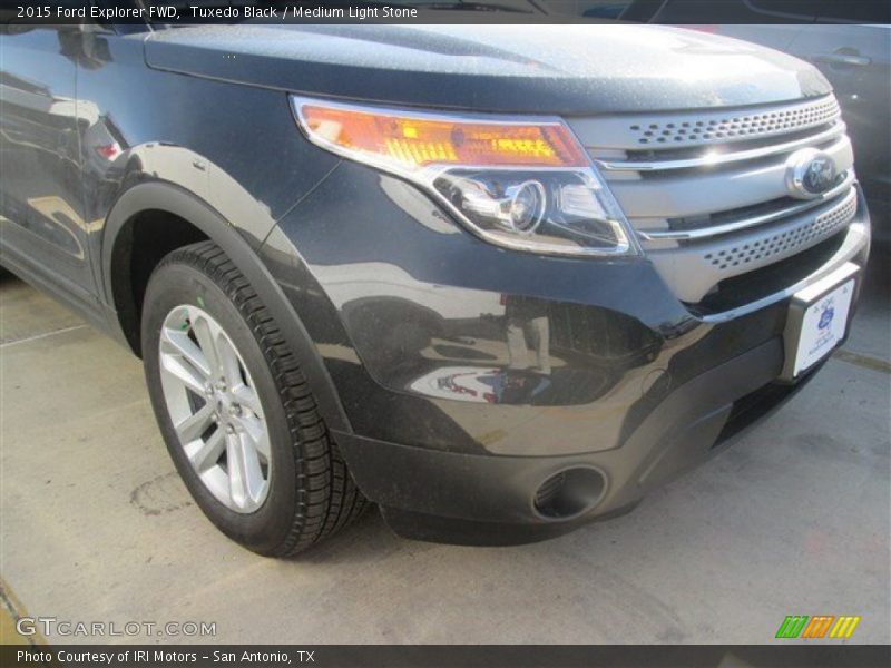 Tuxedo Black / Medium Light Stone 2015 Ford Explorer FWD