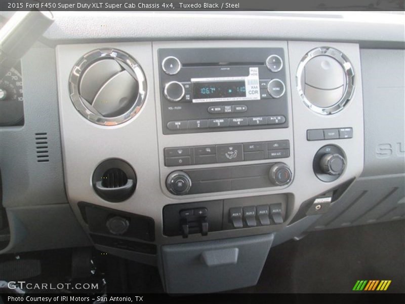 Controls of 2015 F450 Super Duty XLT Super Cab Chassis 4x4