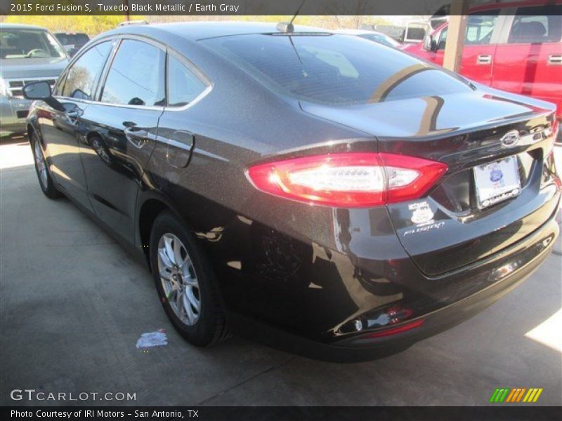 Tuxedo Black Metallic / Earth Gray 2015 Ford Fusion S