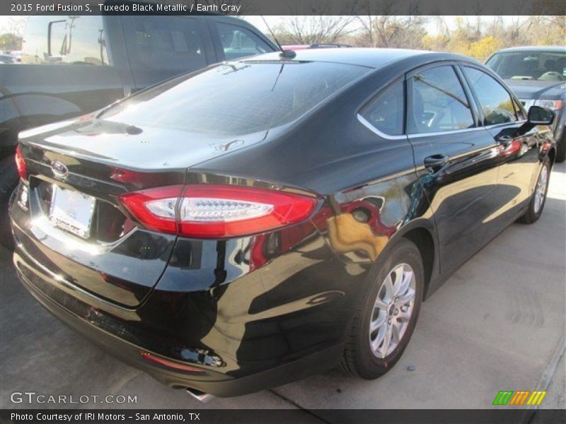 Tuxedo Black Metallic / Earth Gray 2015 Ford Fusion S