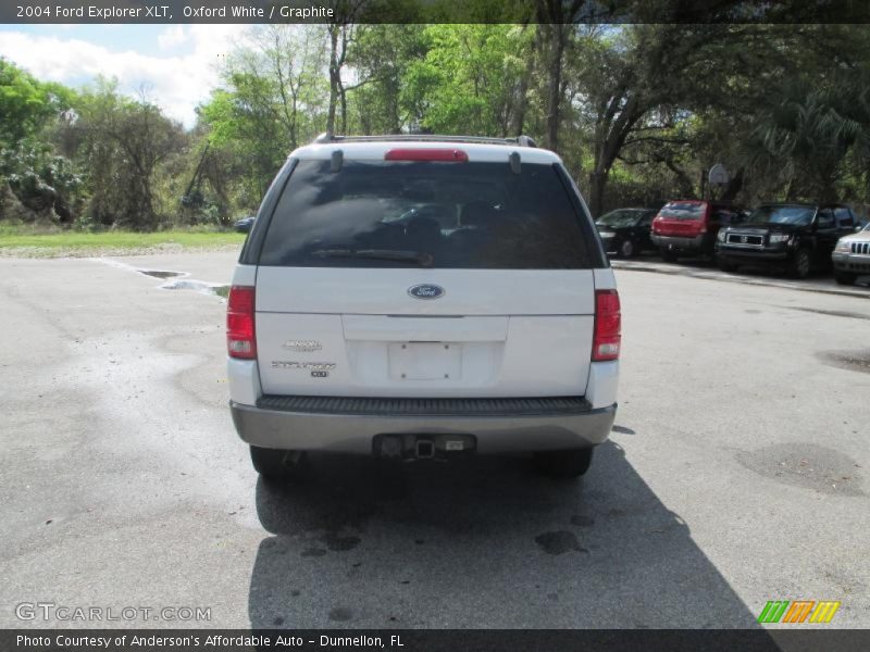 Oxford White / Graphite 2004 Ford Explorer XLT