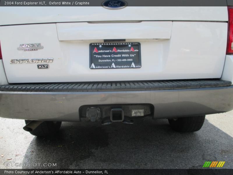 Oxford White / Graphite 2004 Ford Explorer XLT