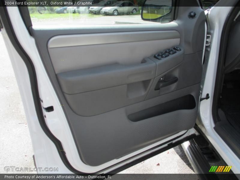 Oxford White / Graphite 2004 Ford Explorer XLT