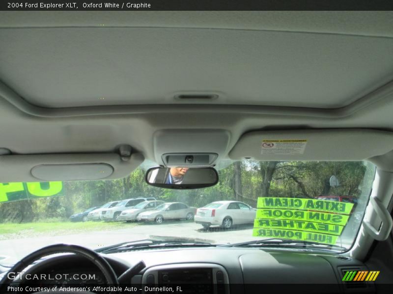 Oxford White / Graphite 2004 Ford Explorer XLT