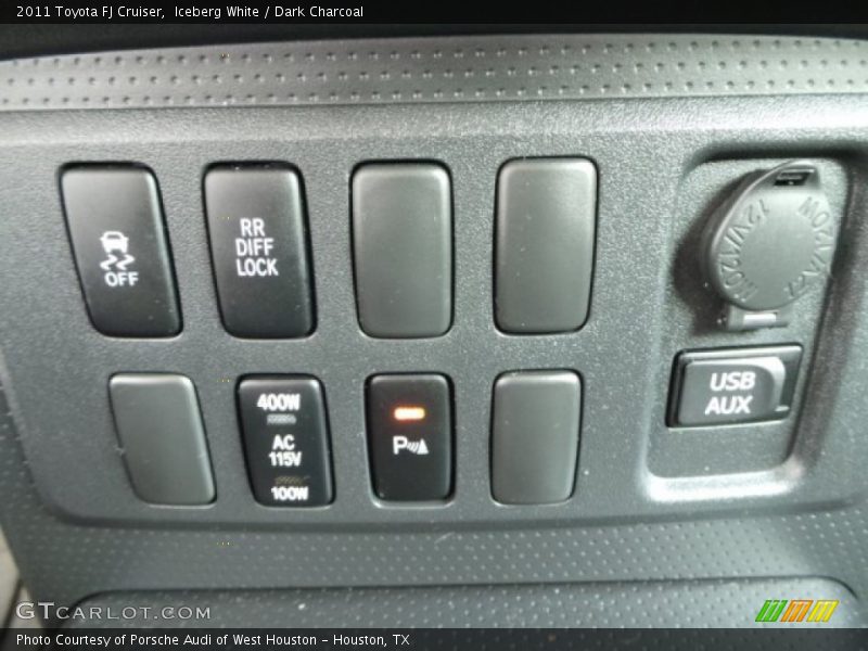 Iceberg White / Dark Charcoal 2011 Toyota FJ Cruiser