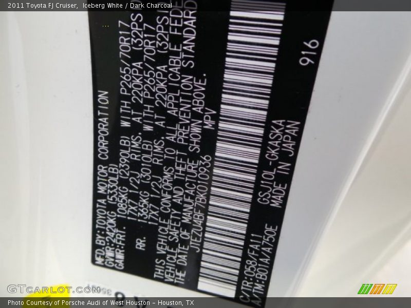 Iceberg White / Dark Charcoal 2011 Toyota FJ Cruiser