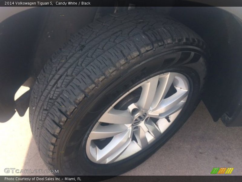 Candy White / Black 2014 Volkswagen Tiguan S