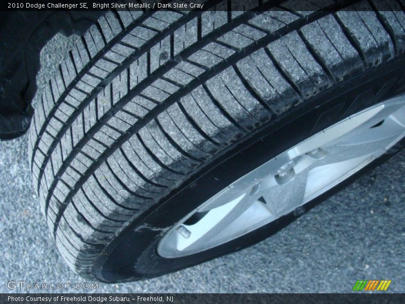 Bright Silver Metallic / Dark Slate Gray 2010 Dodge Challenger SE