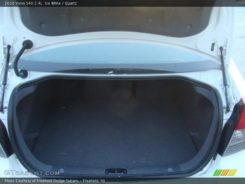 Ice White / Quartz 2010 Volvo S40 2.4i