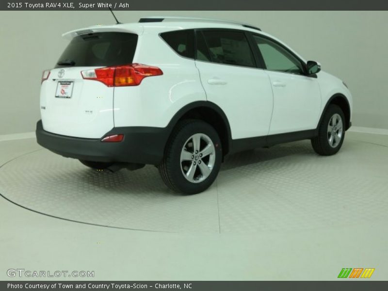 Super White / Ash 2015 Toyota RAV4 XLE