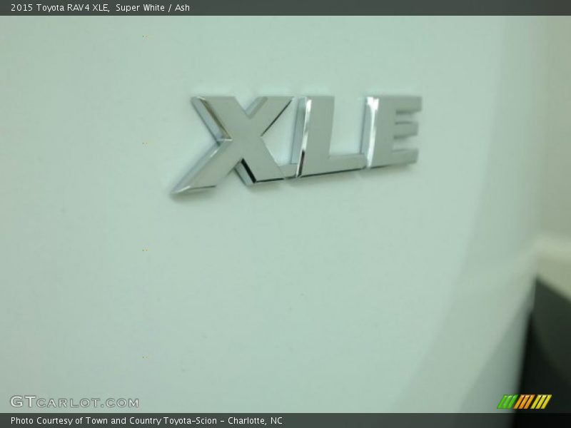 Super White / Ash 2015 Toyota RAV4 XLE