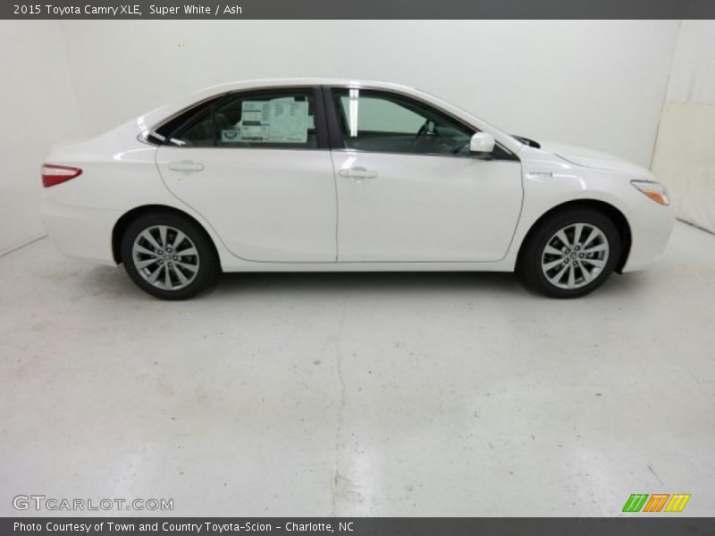 Super White / Ash 2015 Toyota Camry XLE