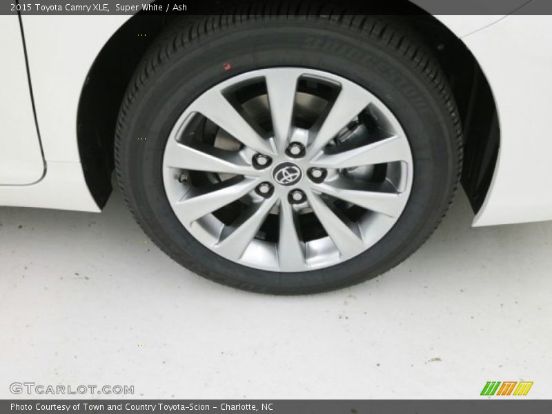 Super White / Ash 2015 Toyota Camry XLE