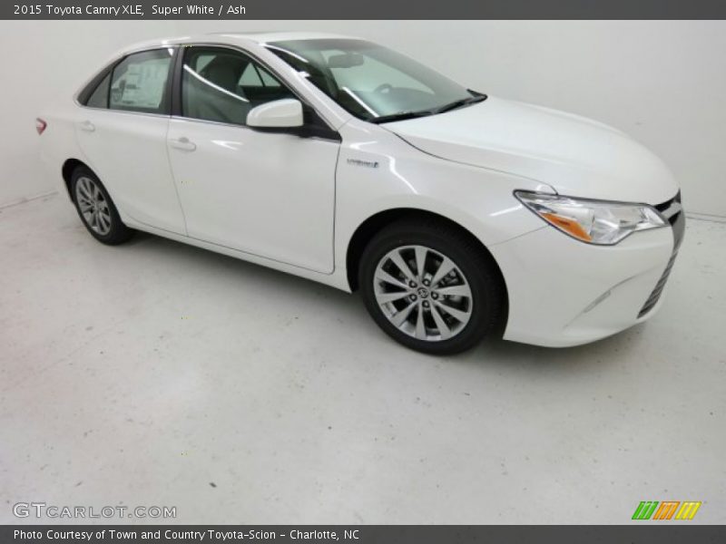 Super White / Ash 2015 Toyota Camry XLE