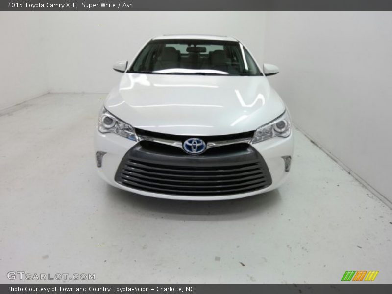 Super White / Ash 2015 Toyota Camry XLE