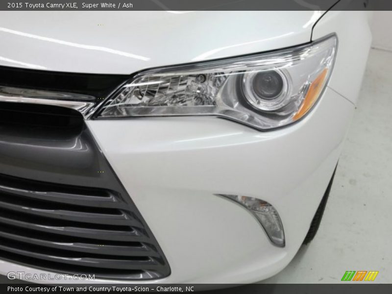 Super White / Ash 2015 Toyota Camry XLE
