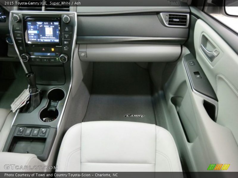 Super White / Ash 2015 Toyota Camry XLE