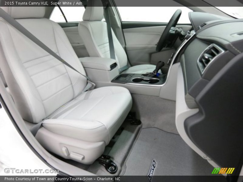 Super White / Ash 2015 Toyota Camry XLE