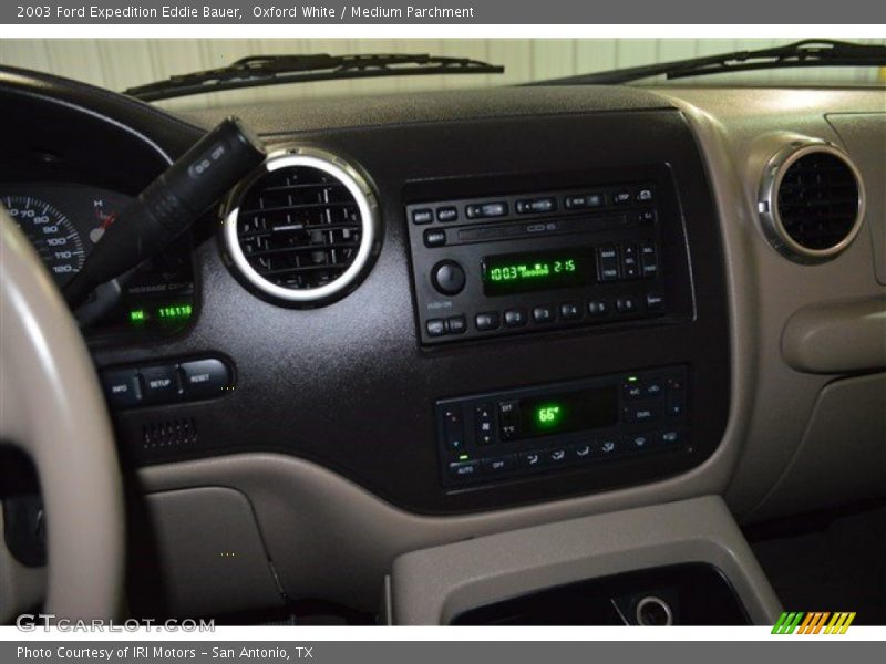 Oxford White / Medium Parchment 2003 Ford Expedition Eddie Bauer