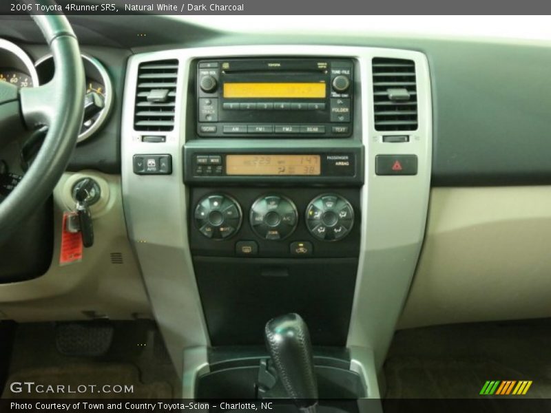 Natural White / Dark Charcoal 2006 Toyota 4Runner SR5