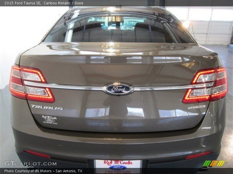 Caribou Metallic / Dune 2015 Ford Taurus SE