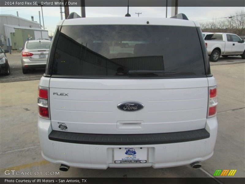 Oxford White / Dune 2014 Ford Flex SE