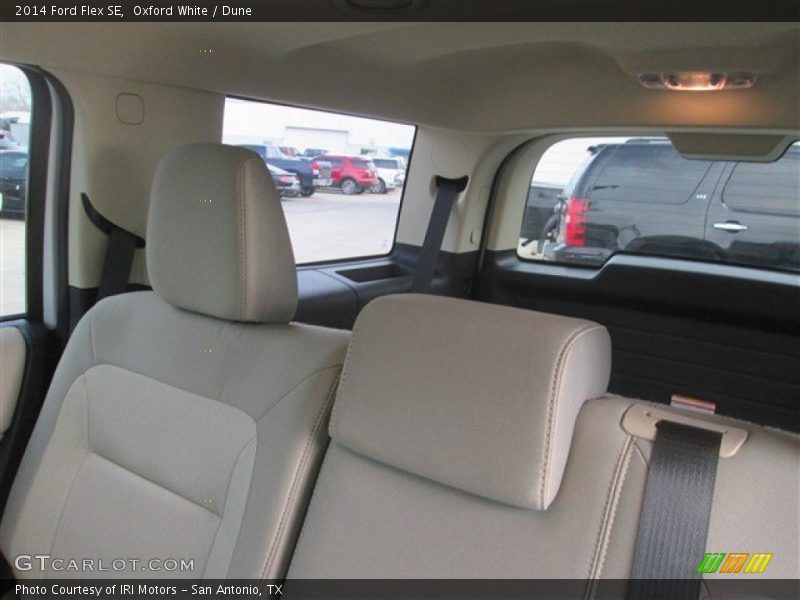 Oxford White / Dune 2014 Ford Flex SE