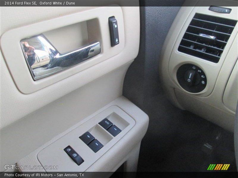 Oxford White / Dune 2014 Ford Flex SE