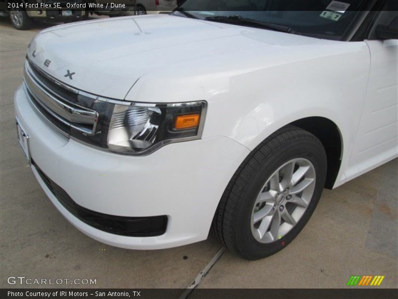 Oxford White / Dune 2014 Ford Flex SE