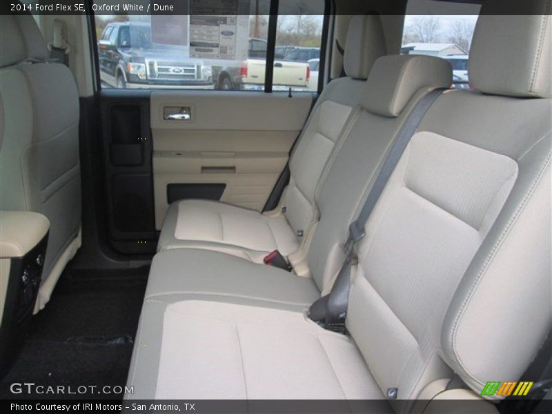 Oxford White / Dune 2014 Ford Flex SE