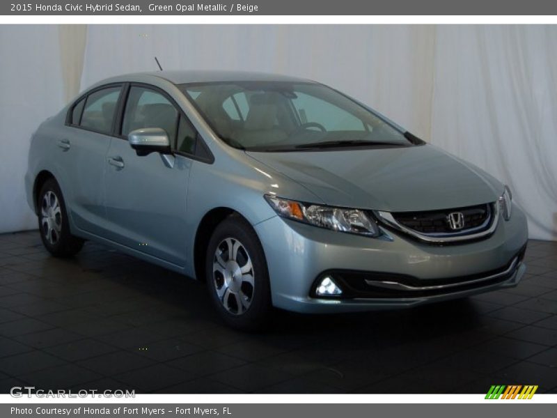 Front 3/4 View of 2015 Civic Hybrid Sedan