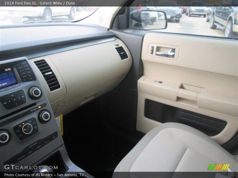 Oxford White / Dune 2014 Ford Flex SE