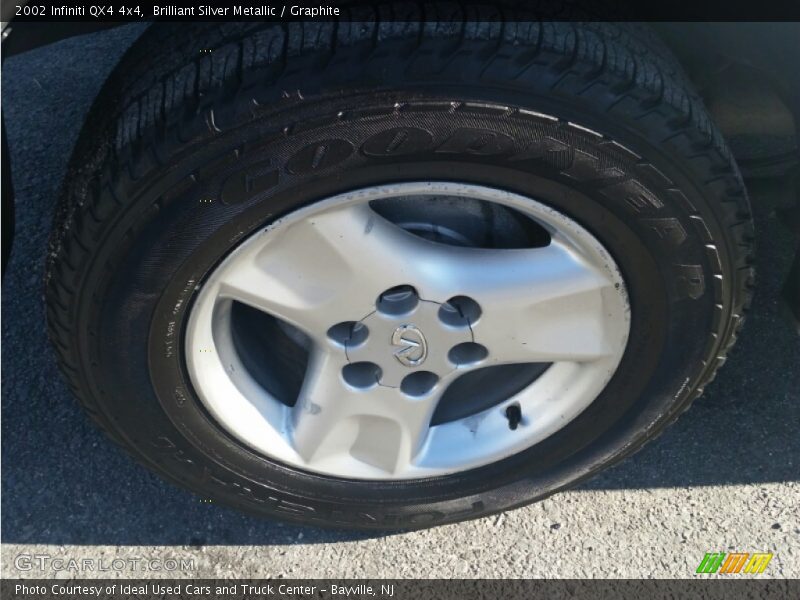 Brilliant Silver Metallic / Graphite 2002 Infiniti QX4 4x4