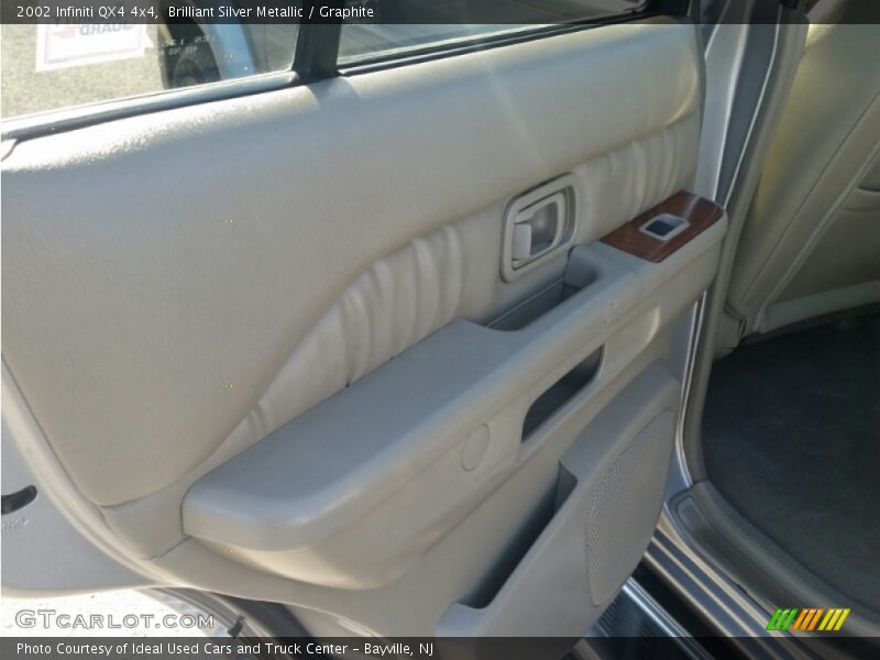 Brilliant Silver Metallic / Graphite 2002 Infiniti QX4 4x4