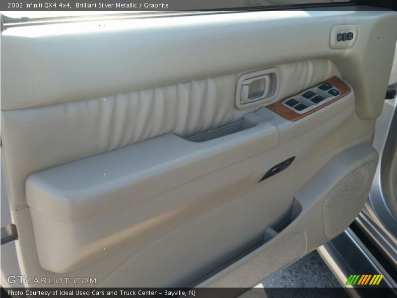 Brilliant Silver Metallic / Graphite 2002 Infiniti QX4 4x4