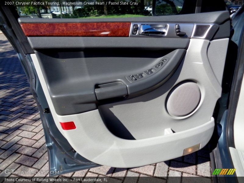 Door Panel of 2007 Pacifica Touring