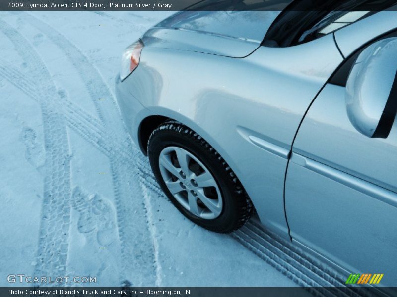 Platinum Silver / Gray 2009 Hyundai Accent GLS 4 Door