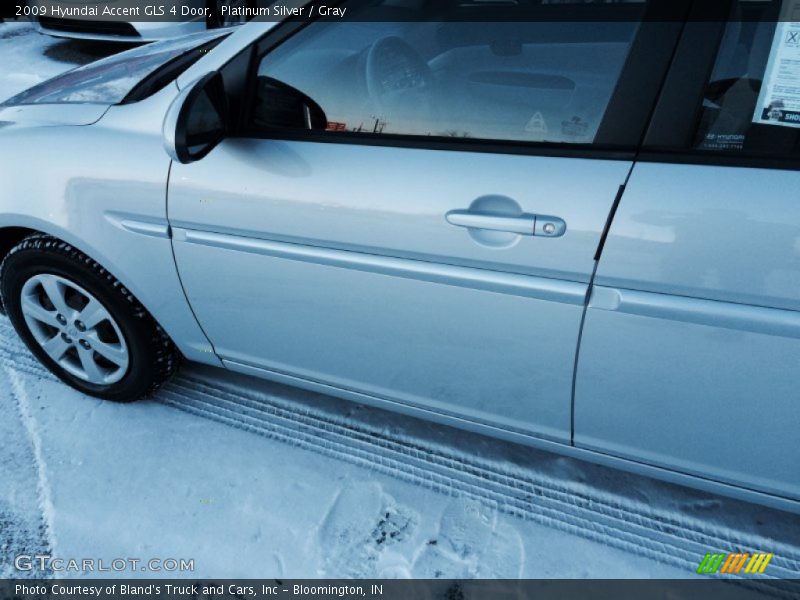 Platinum Silver / Gray 2009 Hyundai Accent GLS 4 Door