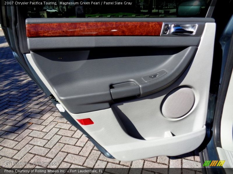Door Panel of 2007 Pacifica Touring