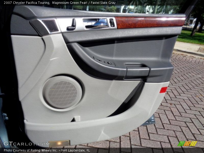 Door Panel of 2007 Pacifica Touring