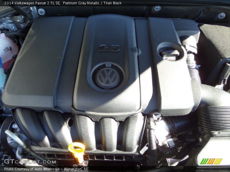 Platinum Gray Metallic / Titan Black 2014 Volkswagen Passat 2.5L SE