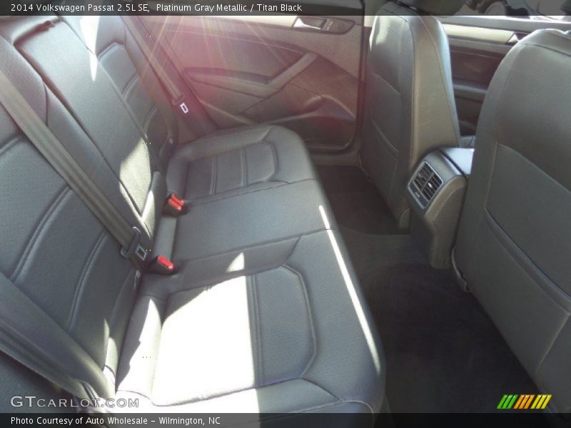 Platinum Gray Metallic / Titan Black 2014 Volkswagen Passat 2.5L SE