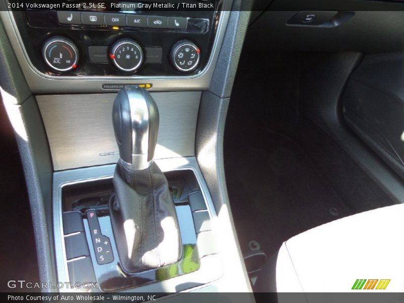 Platinum Gray Metallic / Titan Black 2014 Volkswagen Passat 2.5L SE