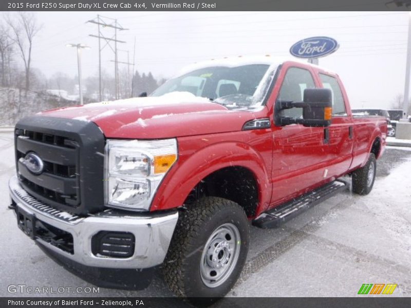 Front 3/4 View of 2015 F250 Super Duty XL Crew Cab 4x4