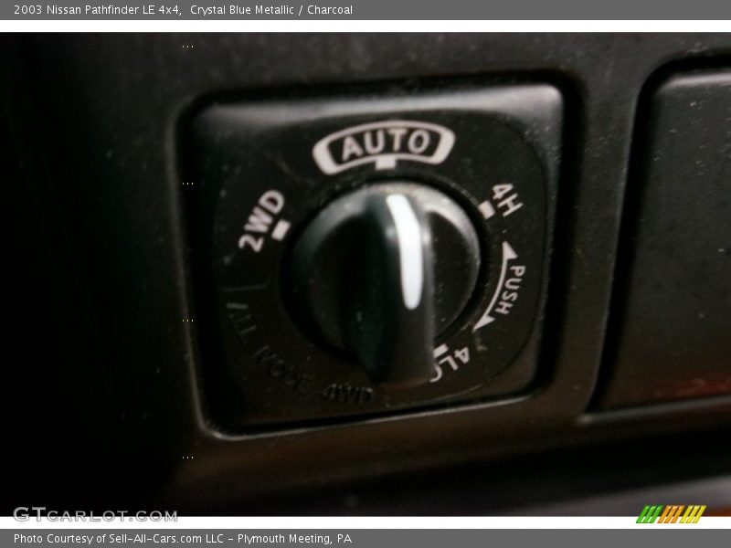 Crystal Blue Metallic / Charcoal 2003 Nissan Pathfinder LE 4x4