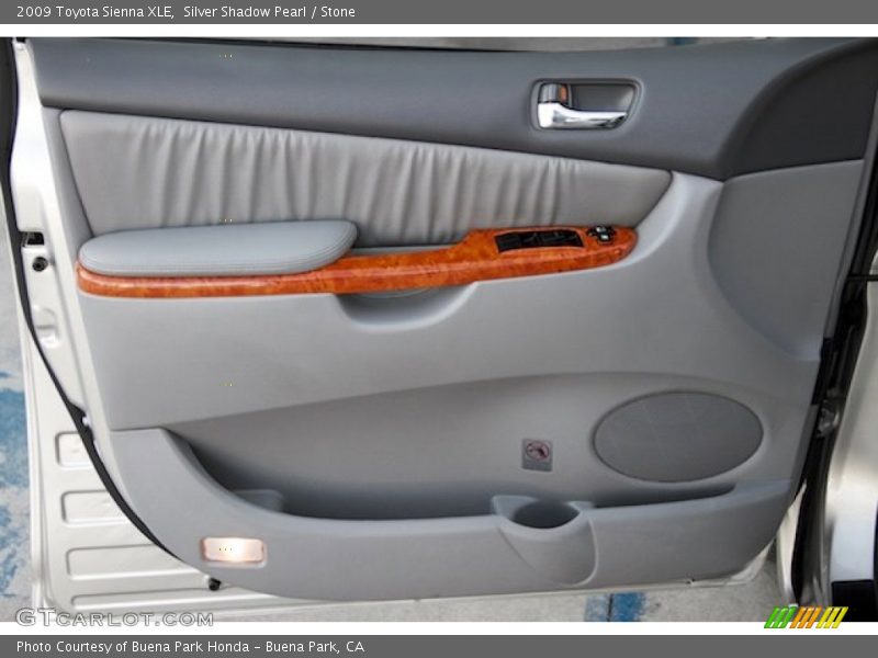 Silver Shadow Pearl / Stone 2009 Toyota Sienna XLE